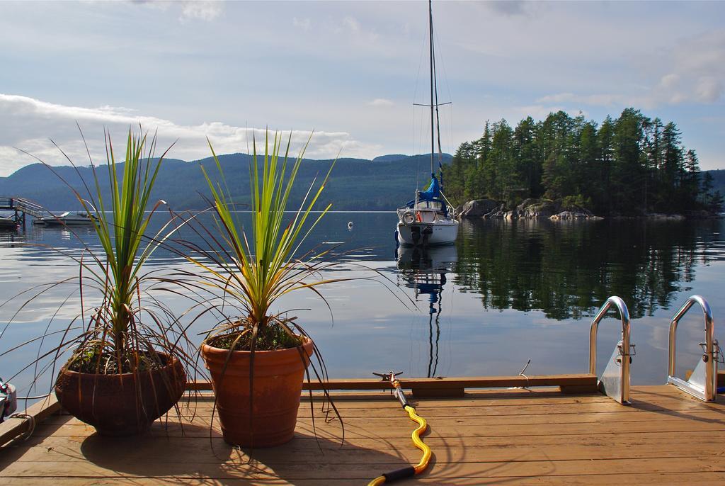 Tranquility Bay Waterfront Inn Сешелт Экстерьер фото